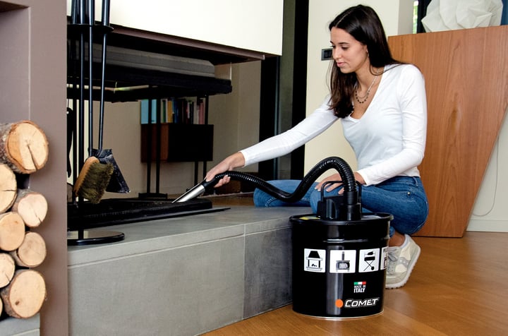 CLEANING YOUR FIREPLACE AND STOVE WITH AN ASH VACUUM CLEANER